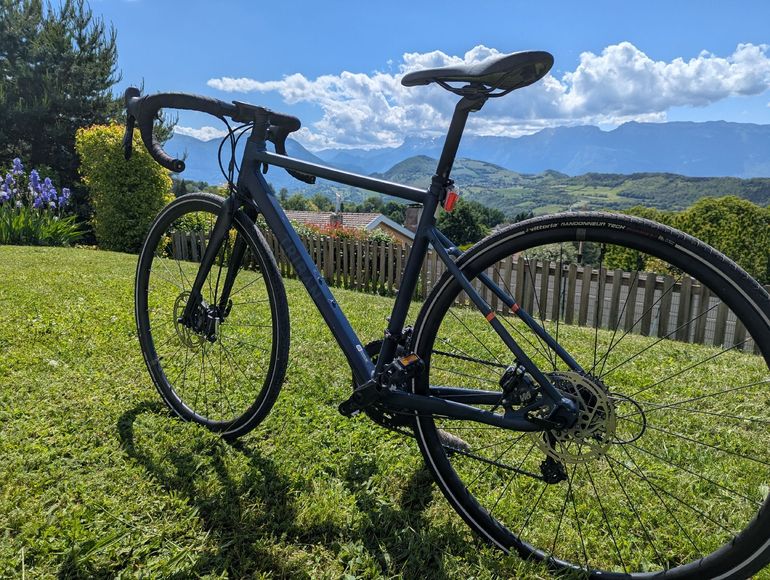 Used TRIBAN RC520 Disc Road Bike - 105 2021 2021 Road & Gravel, Blue — image 2 of 5