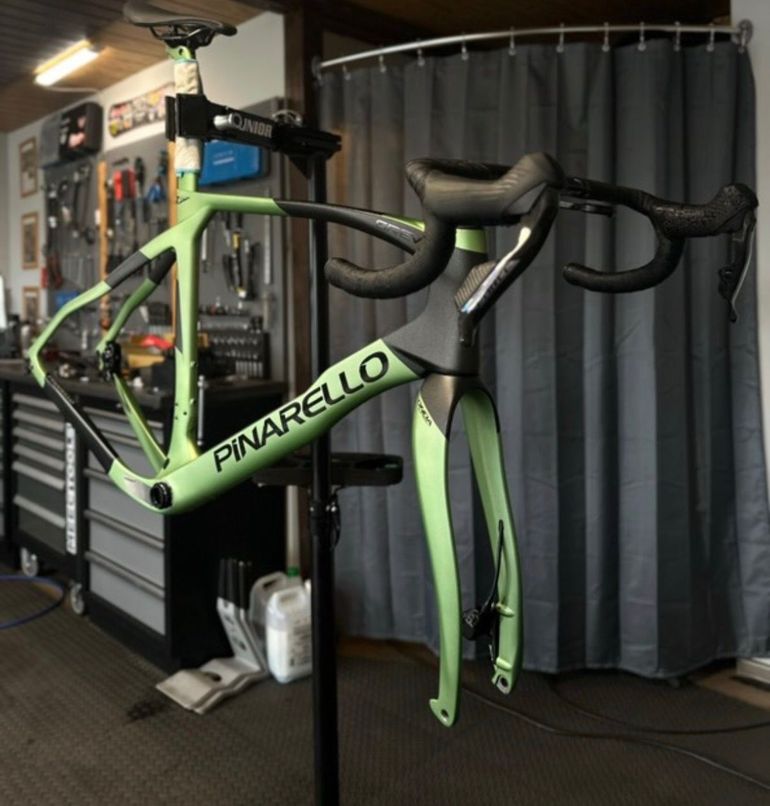 Used Pinarello GREVIL F9 - SHIMANO GRX Di2 2025 Frameset 2025 Road & Gravel, Green — image 2 of 3