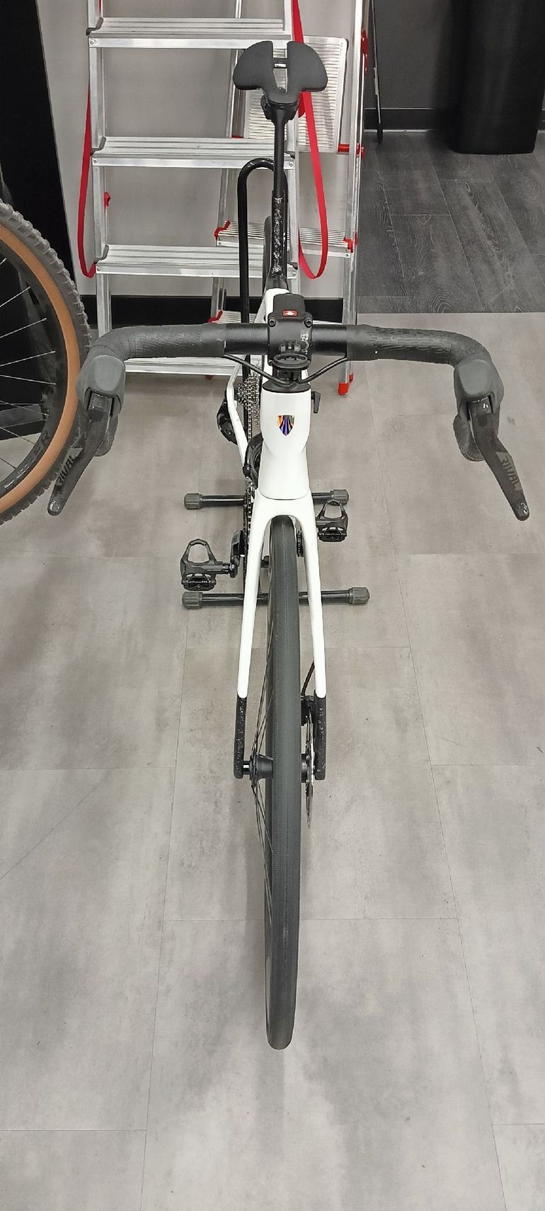 Used Trek Madone SL 6 AXS 2027 2027 Road & Gravel, White — image 12 of 12