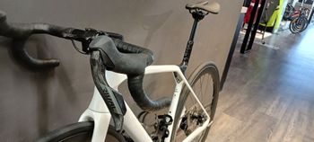 Used Trek Madone SL 6 AXS 2027 2027 Road & Gravel, White — image 9 of 12