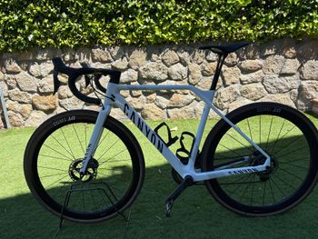 Used Canyon Inflite CF SLX 8 Di2 2024 2024 Road & Gravel, White — image 2 of 8