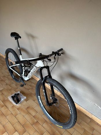 Used Specialized Epic 8 Comp - SRAM GX Eagle, RockShox Select 2024 2024 Mountainbike, Weiß — image 2 of 6