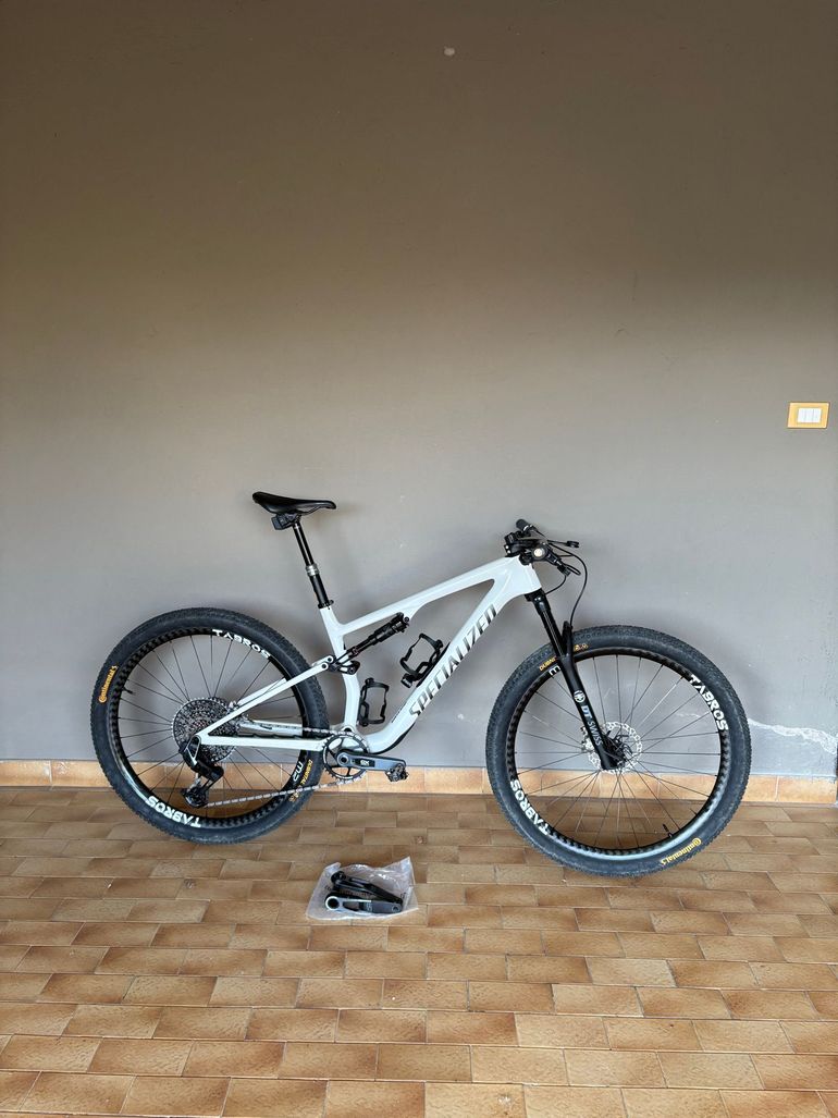 Used Specialized Epic 8 Comp - SRAM GX Eagle, RockShox Select 2024 2024 Mountainbike, Weiß — image 1 of 6