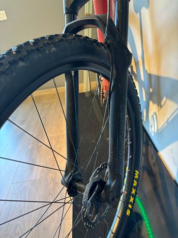 Used Santa Cruz BLUR R / TR / Carbon C / 29 2023 2023 Mountainbike — image 17 of 21
