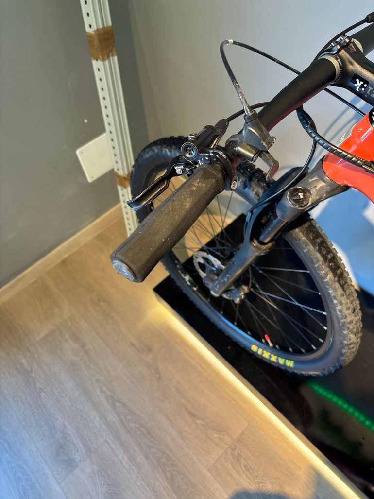 Used Santa Cruz BLUR R / TR / Carbon C / 29 2023 2023 Mountainbike — image 5 of 21