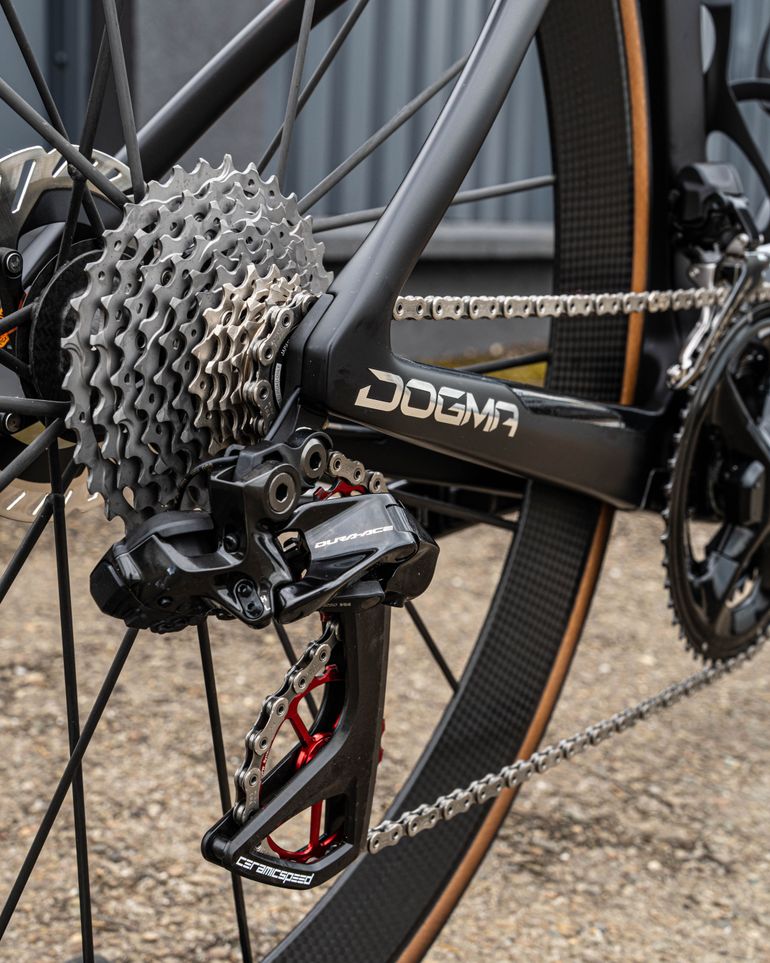 Used Pinarello DOGMA F DURA ACE Di2 2025 2025 Road & Gravel, Black — image 6 of 7