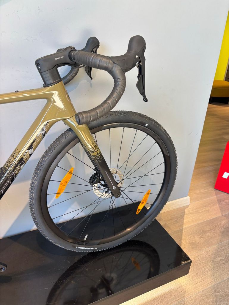 Used Scott Addict Gravel 40 2025 2025 Road & Gravel, Green — image 4 of 12