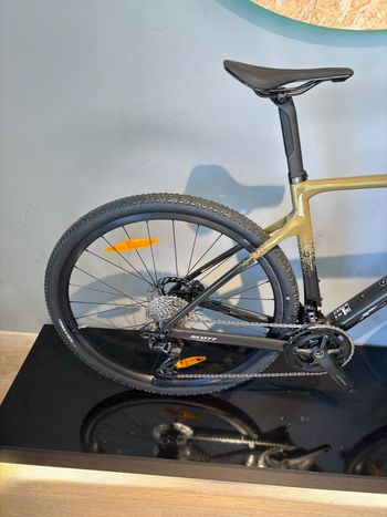 Used Scott Addict Gravel 40 2025 2025 Road & Gravel, Green — image 6 of 12