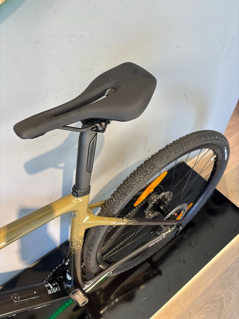 Used Scott Addict Gravel 40 2025 2025 Road & Gravel, Green — image 7 of 12