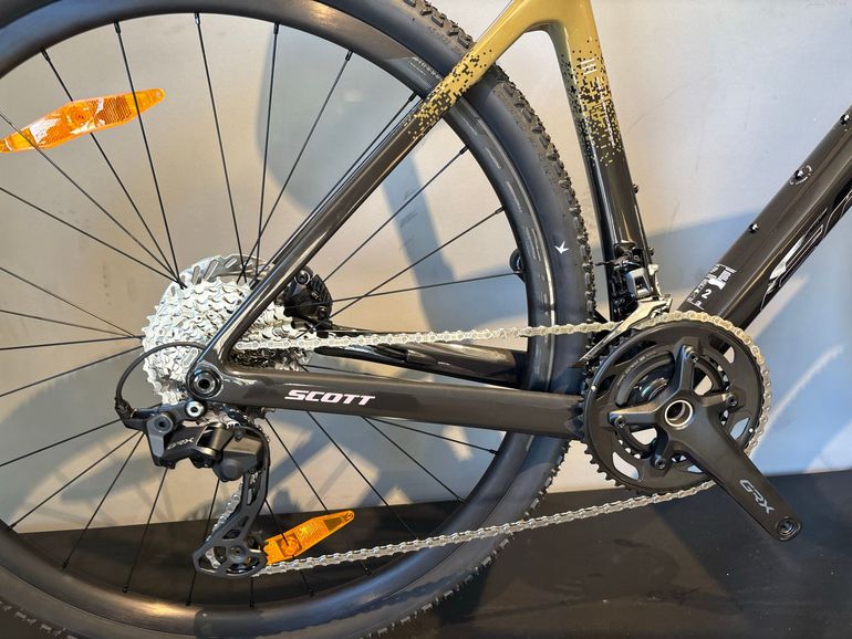 Used Scott Addict Gravel 40 2025 2025 Road & Gravel, Green — image 3 of 12