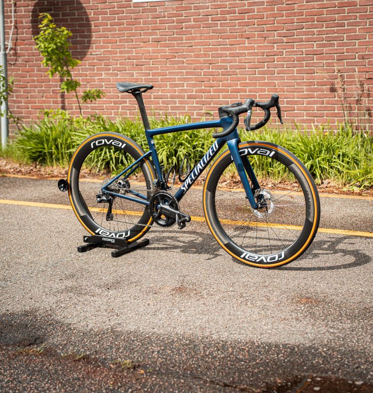 Used Specialized Tarmac SL8 Expert - Shimano Ultegra Di2 2025 2025 Road & Gravel, Blue — image 2 of 13