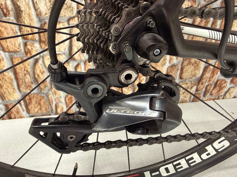 Used Focus IZALCO MAX Ultegra 2018 2018 Road & Gravel, Schwarz — image 8 of 9