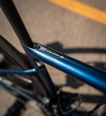 Used Specialized Tarmac SL8 Expert - Shimano Ultegra Di2 2025 2025 Road & Gravel, Blue — image 9 of 13