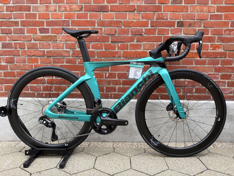 Used Bianchi Oltre Shimano Ultegra Di2 2026 Road & Gravel, Grün — image 1 of 15
