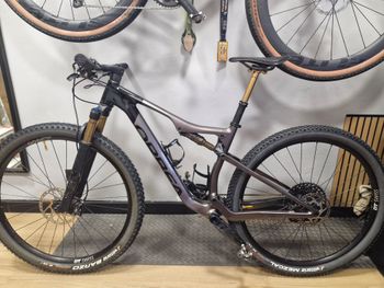 Used Orbea OIZ M11-AXS 2022 2022 Mountainbike, Black, 29 — image 3 of 8