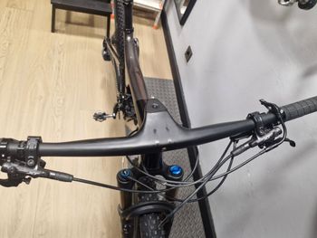 Used Orbea OIZ M11-AXS 2022 2022 Mountainbike, Black, 29 — image 7 of 8