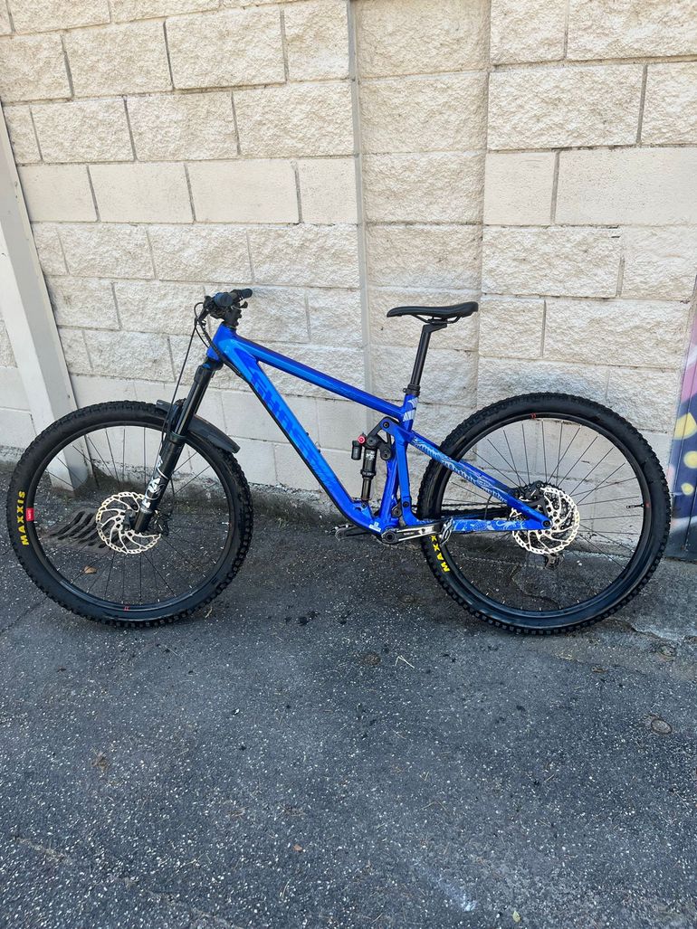 Used Ghost Riot AM Essential 2022 2022 Mountainbike, Azul — image 2 of 8