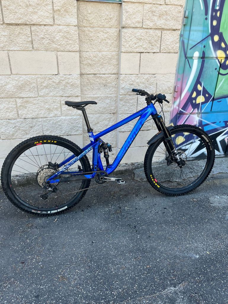 Used Ghost Riot AM Essential 2022 2022 Mountainbike, Azul — image 1 of 8