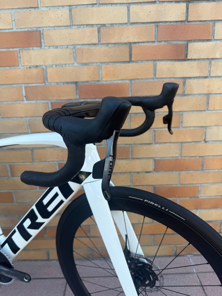 Used Trek Madone SL 7 AXS 2022 2022 Road & Gravel, White — image 4 of 16