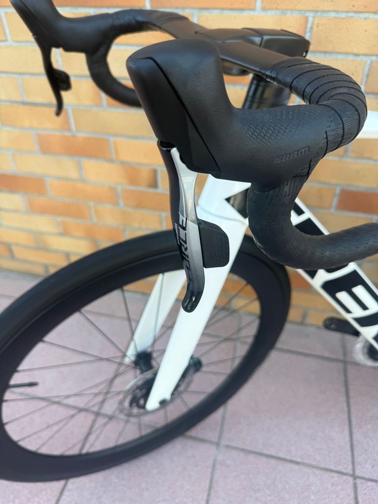 Used Trek Madone SL 7 AXS 2022 2022 Road & Gravel, White — image 14 of 16
