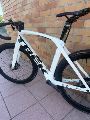 Used Trek Madone SL 7 AXS 2022 2022 Road & Gravel, White — image 2 of 16