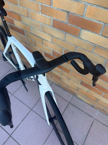 Used Trek Madone SL 7 AXS 2022 2022 Road & Gravel, White — image 5 of 16