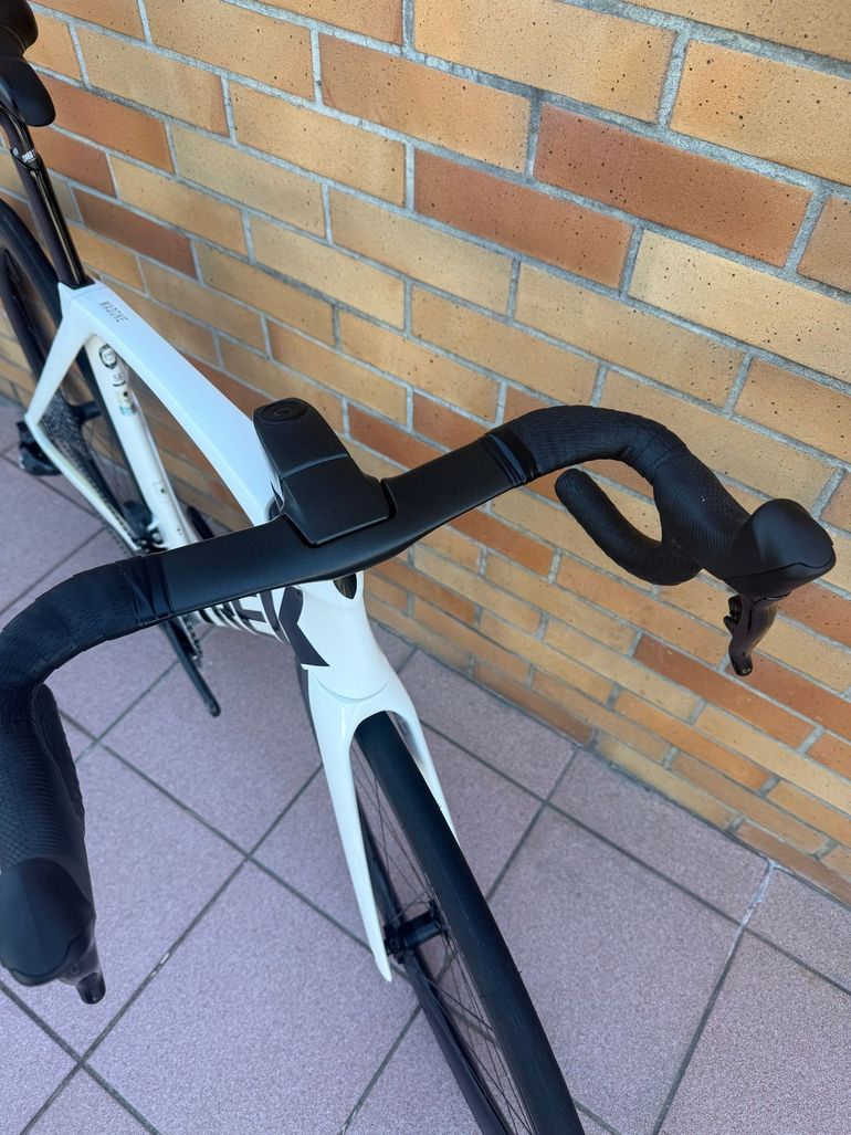 Used Trek Madone SL 7 AXS 2022 2022 Road & Gravel, White — image 5 of 16