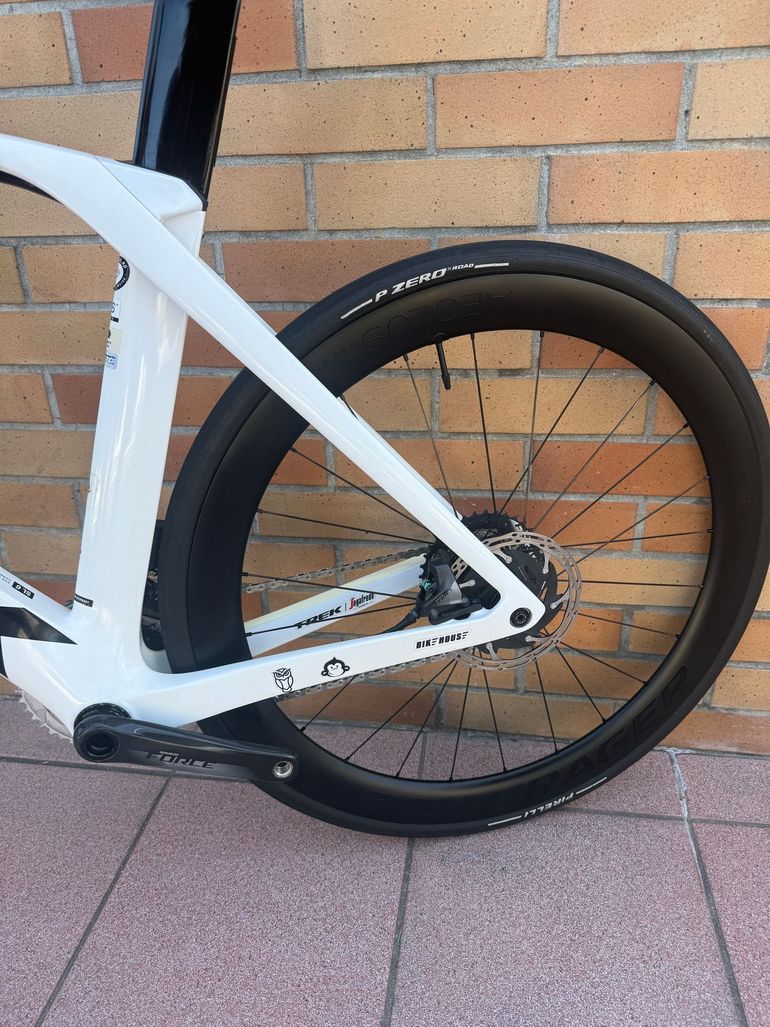 Used Trek Madone SL 7 AXS 2022 2022 Road & Gravel, White — image 16 of 16
