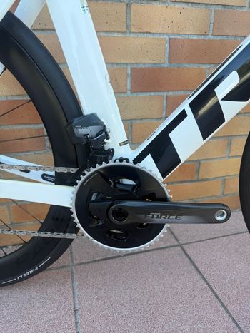 Used Trek Madone SL 7 AXS 2022 2022 Road & Gravel, White — image 8 of 16