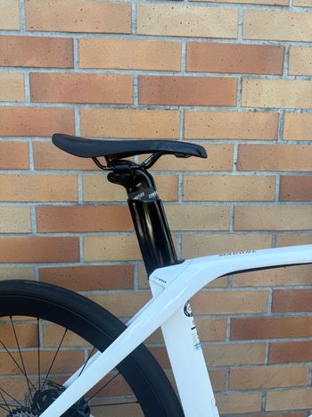 Used Trek Madone SL 7 AXS 2022 2022 Road & Gravel, White — image 9 of 16