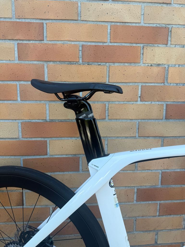 Used Trek Madone SL 7 AXS 2022 2022 Road & Gravel, White — image 9 of 16