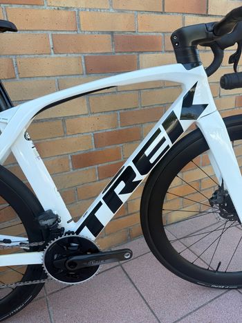 Used Trek Madone SL 7 AXS 2022 2022 Road & Gravel, White — image 10 of 16