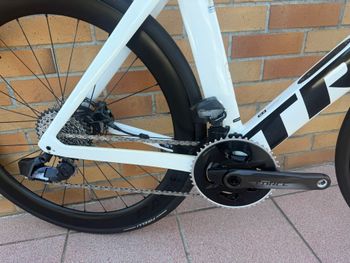 Used Trek Madone SL 7 AXS 2022 2022 Road & Gravel, White — image 3 of 16