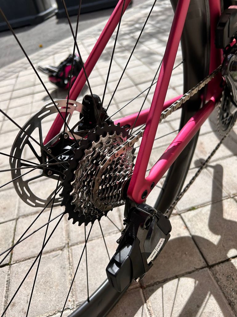 Used Specialized Tarmac SL8 Pro - SRAM Force AXS 2026 2026 Road & Gravel, Red — image 3 of 5