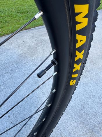 Used Orbea OCCAM H30 2023 2023 Mountainbike, Light Gray, 29 — image 3 of 28