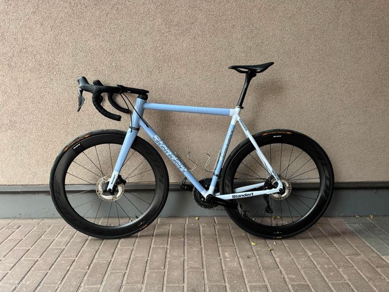Použité Standert Kreissäge DISC Sky Dive Blue Shimano 105 7150 12speed Di2 Groupset 2024 2024 Road & Gravel