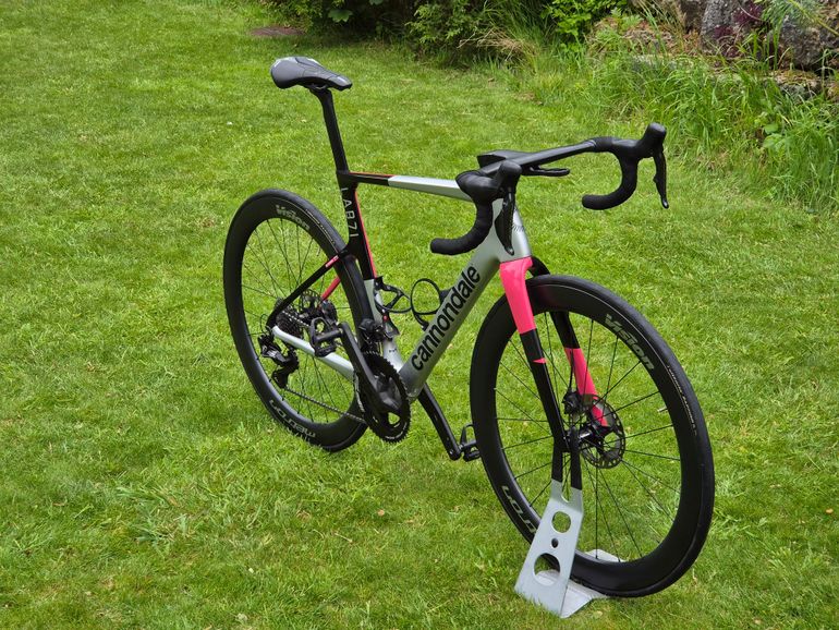 Used Cannondale SuperSix EVO Hi-MOD 2 2023 2023 Road & Gravel — image 8 of 11