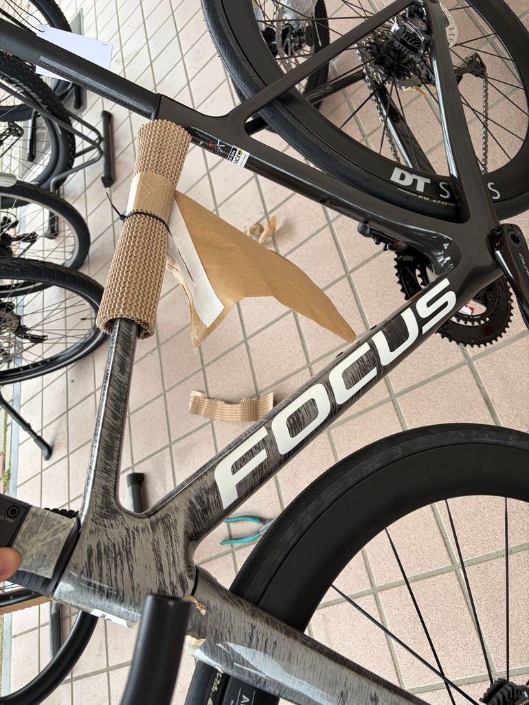 Used Focus IZALCO MAX 9.9 2025 2025 Road & Gravel — image 3 of 16