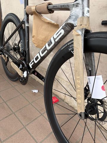 Brugt Focus IZALCO MAX 9.9 2025 2025 Road & Gravel — billede 12 af 16