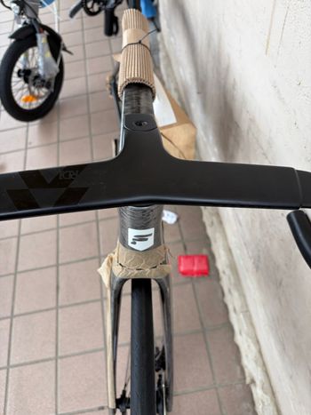 Used Focus IZALCO MAX 9.9 2025 2025 Road & Gravel — image 11 of 16