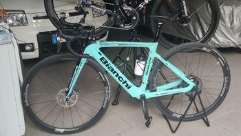 Used Bianchi Aria - Ultegra Di2 2022 2022 Road & Gravel, Blue — image 3 of 3