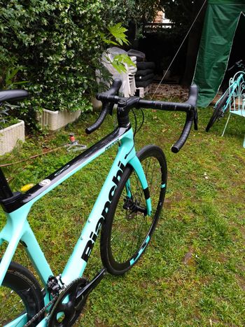 Used Bianchi Infinito XE 105 2024 2024 Road & Gravel, Blue — image 4 of 6