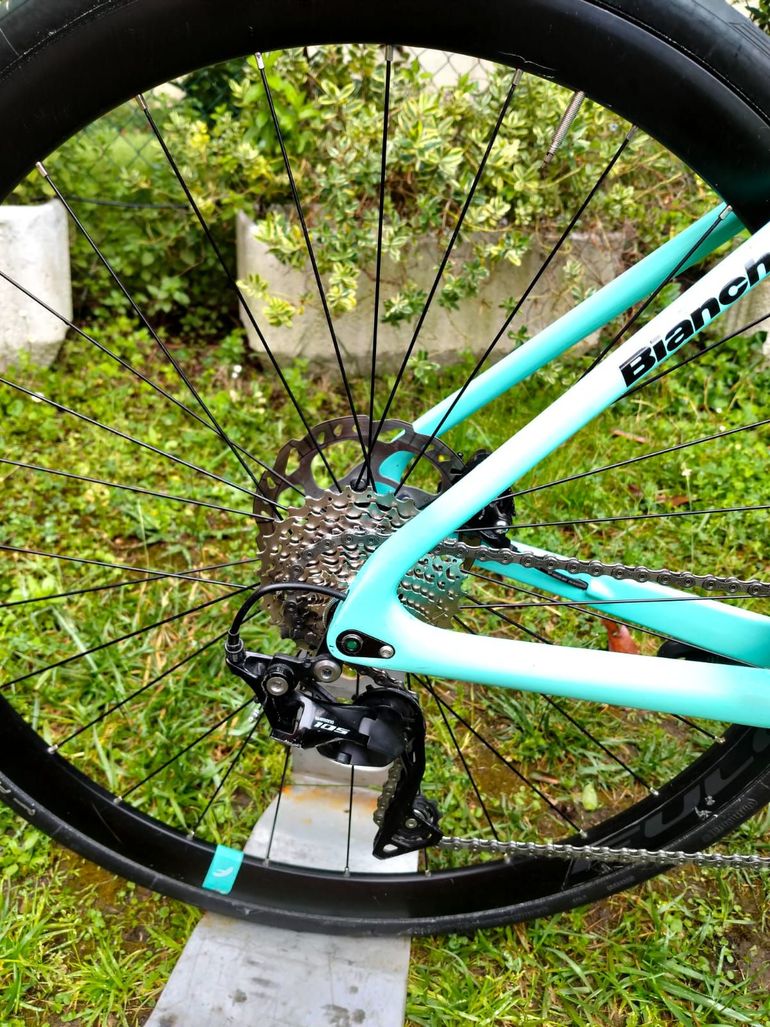 Used Bianchi Infinito XE 105 2024 2024 Road & Gravel, Blue — image 3 of 6