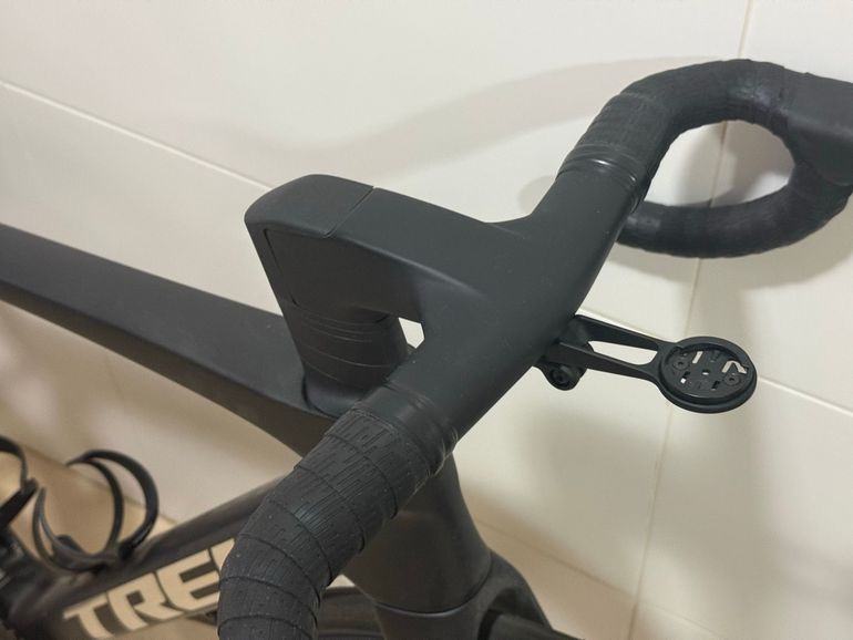 Used Trek Madone SL 6 Gen 8 2025 2025 Road & Gravel, Black — image 5 of 10