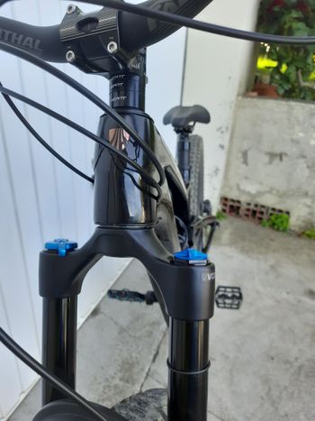 Used Trek Fuel EX 9.8 XT Gen 6 2023 2023 Mountainbike, Black, 29 — image 7 of 11