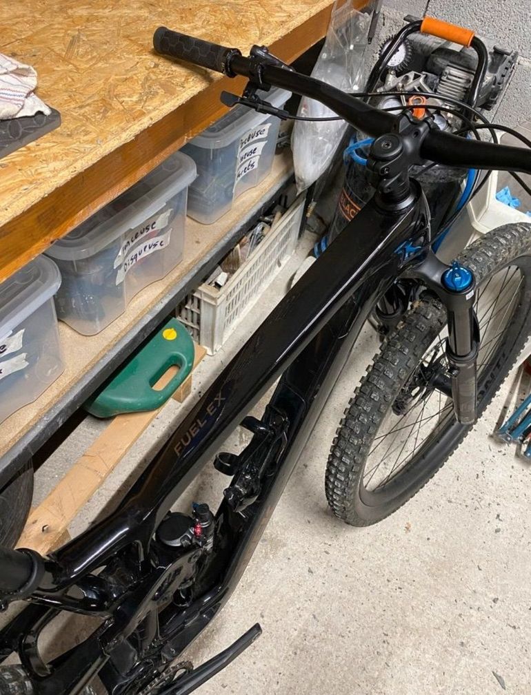 Used Trek Fuel EX 9.8 XT Gen 6 2023 2023 Mountainbike — image 6 of 6