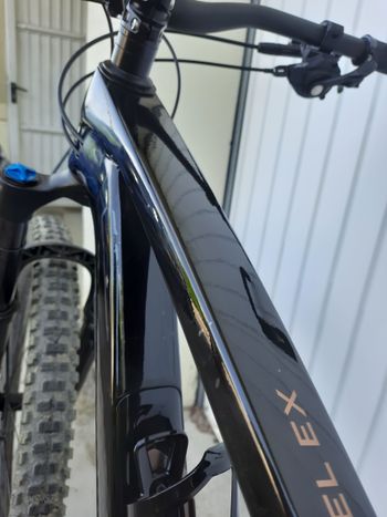 Used Trek Fuel EX 9.8 XT Gen 6 2023 2023 Mountainbike, Black, 29 — image 9 of 11