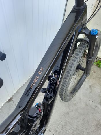 Used Trek Fuel EX 9.8 XT Gen 6 2023 2023 Mountainbike, Black, 29 — image 5 of 11
