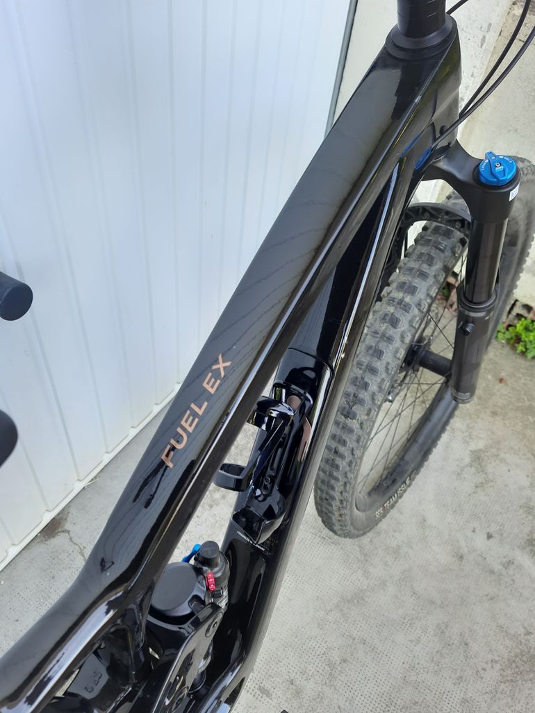 Used Trek Fuel EX 9.8 XT Gen 6 2023 2023 Mountainbike, Black, 29 — image 5 of 11