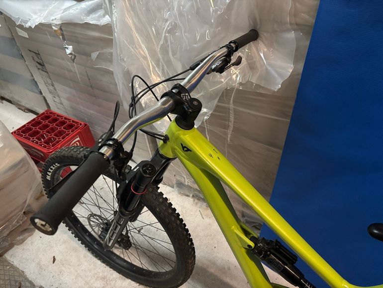 Used YT YT Custom Shimano Deore 2024 Mountainbike — image 7 of 9